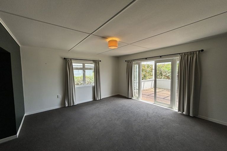 Photo of property in 20 Karaka Street, Merrilands, New Plymouth, 4312