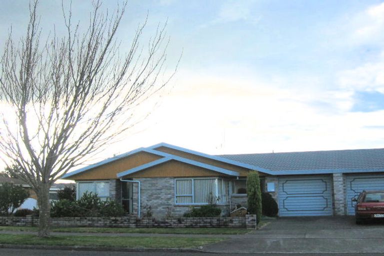 Photo of property in 27 Auckland Road, Greenmeadows, Napier, 4112