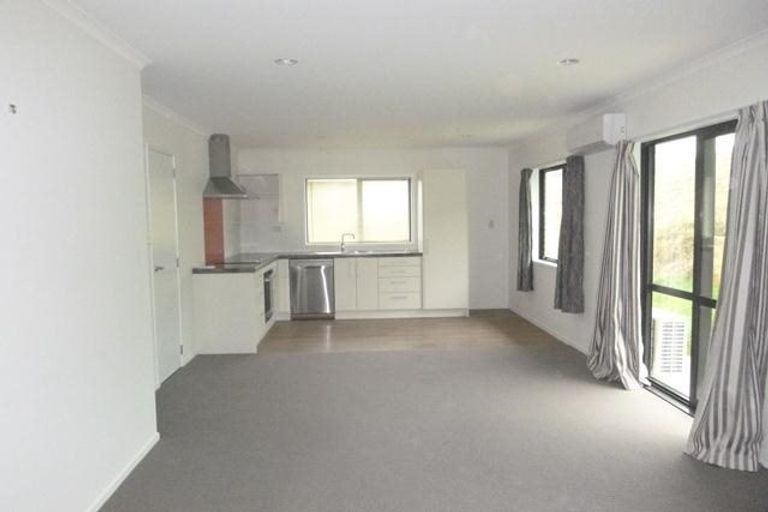 Photo of property in 94 Sunstone Crescent, Timberlea, Upper Hutt, 5018