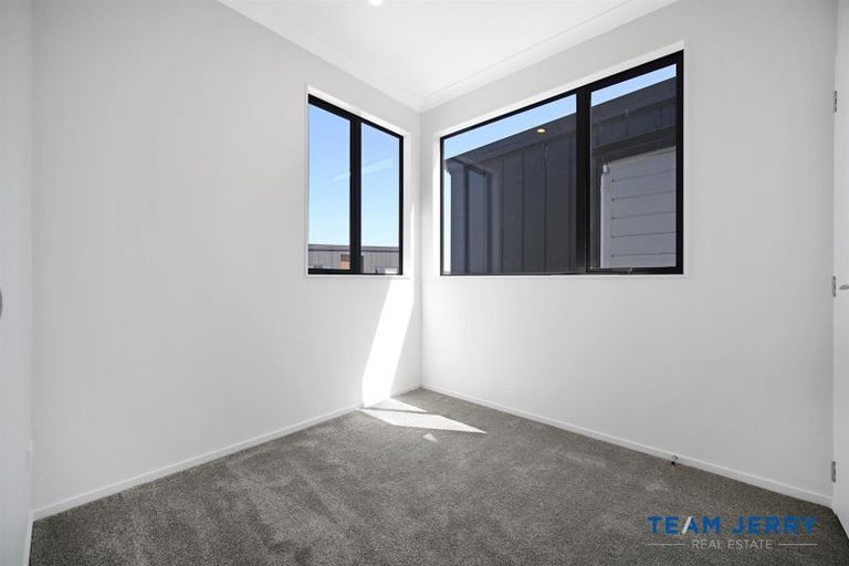 Photo of property in 14 Parahau Road, Papakura, 2110