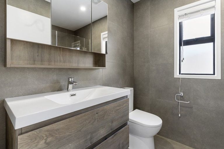 Photo of property in 2 Stokes Avenue, Te Atatu Peninsula, Auckland, 0610