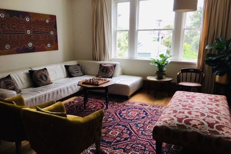 Photo of property in 19 Grove Road, Kelburn, Wellington, 6012