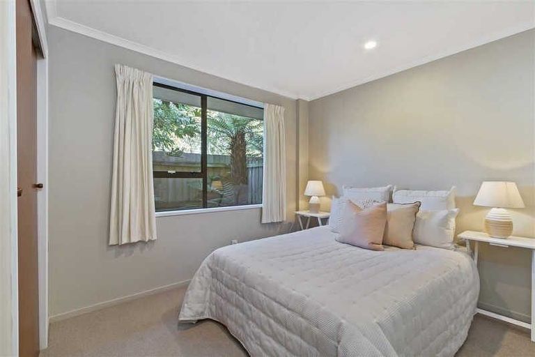 Photo of property in 2/120b Roydvale Avenue, Burnside, Christchurch, 8053