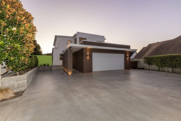 Photo of property in 21 Metzenthin Close, Raumati South, Paraparaumu, 5032