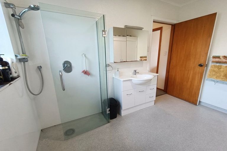 Photo of property in 73 Marine Parade, Seatoun, Wellington, 6022