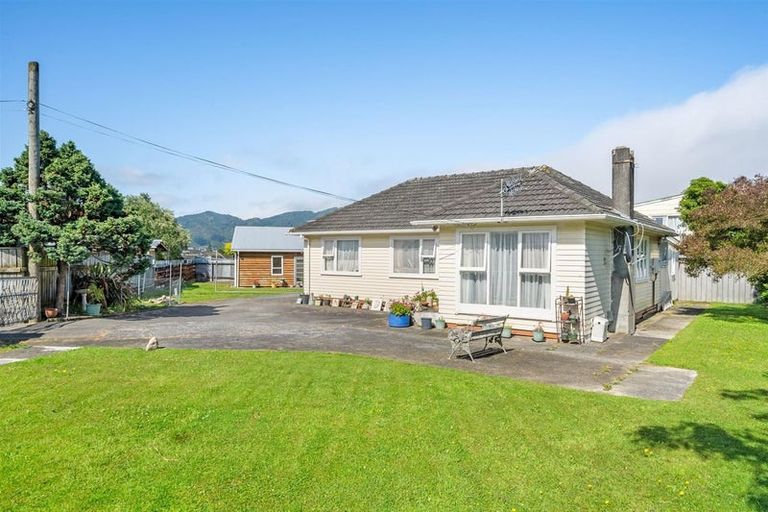 Photo of property in 29 Ruthven Road, Wainuiomata, Lower Hutt, 5014