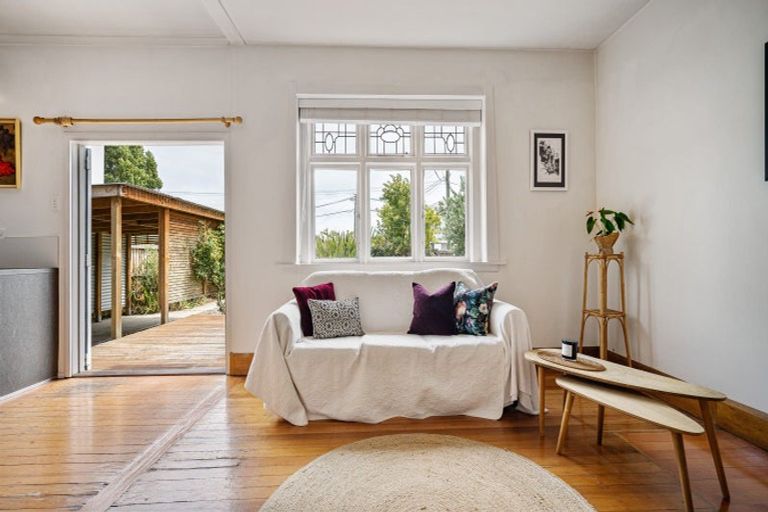 Photo of property in 132 Olliviers Road, Phillipstown, Christchurch, 8011