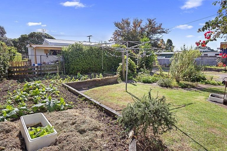 Photo of property in 4b Roretana Drive, Athenree, Waihi Beach, 3177
