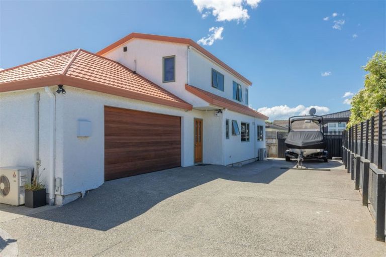 Photo of property in 3a Golding Road, Taradale, Napier, 4112