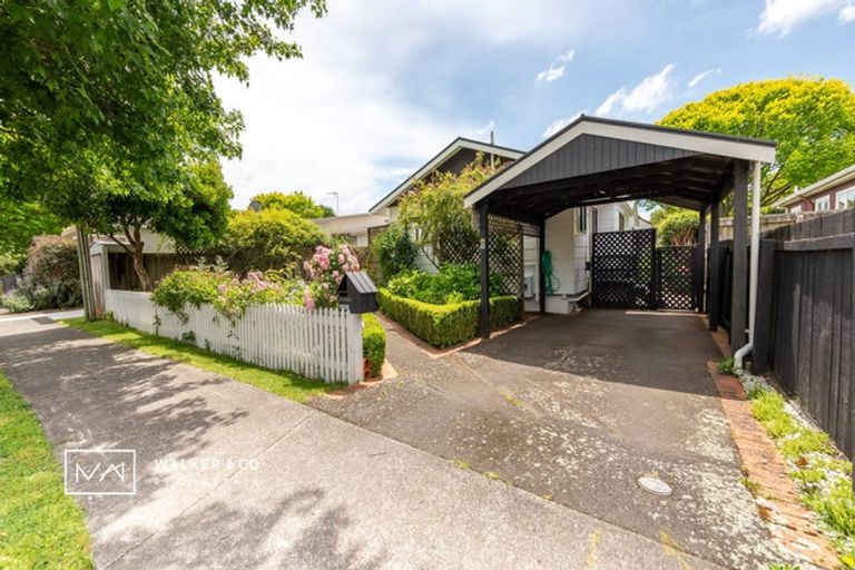 Photo of property in 1 Bathurst Street, Silverstream, Upper Hutt, 5019