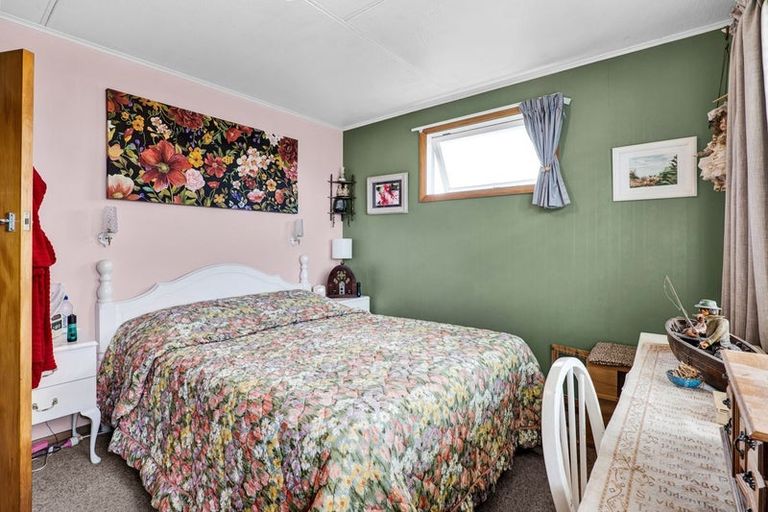 Photo of property in 16 Graham Street, Eltham, 4322