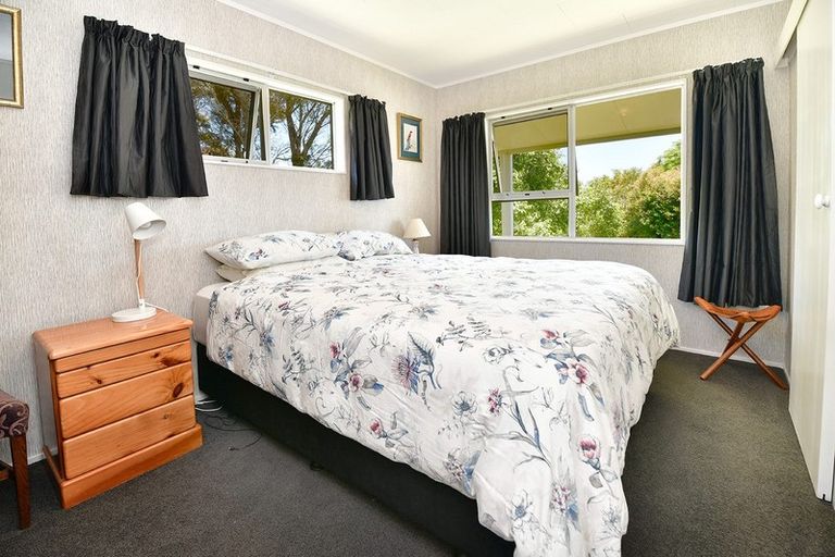 Photo of property in 6 Hand Road, Helensville, 0800