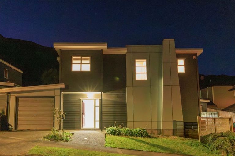 Photo of property in 10 Erlestoke Crescent, Churton Park, Wellington, 6037