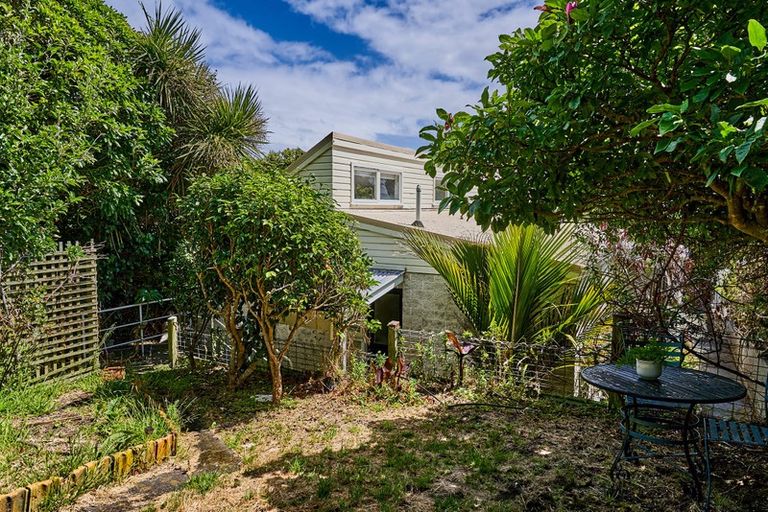 Photo of property in 2/345 Muritai Road, Eastbourne, Lower Hutt, 5013