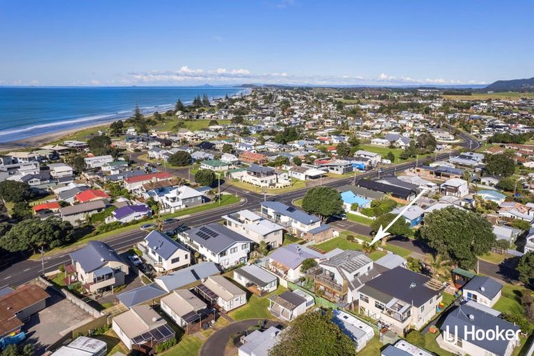Photo of property in 28 Ocean View Road, Waihi Beach, 3611