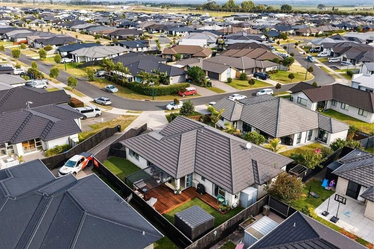 Photo of property in 33 Te Kio Crescent, Papamoa Beach, Papamoa, 3118