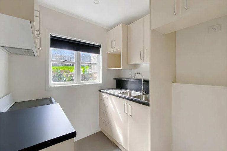 Photo of property in 24 Marie Crescent, Te Atatu South, Auckland, 0610
