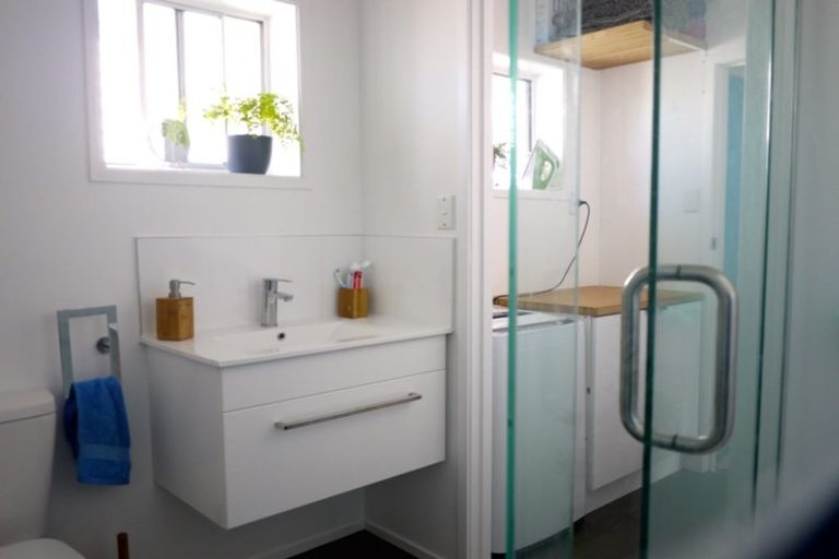 Photo of property in 4/28 William Bond Street, Stanley Point, Auckland, 0624