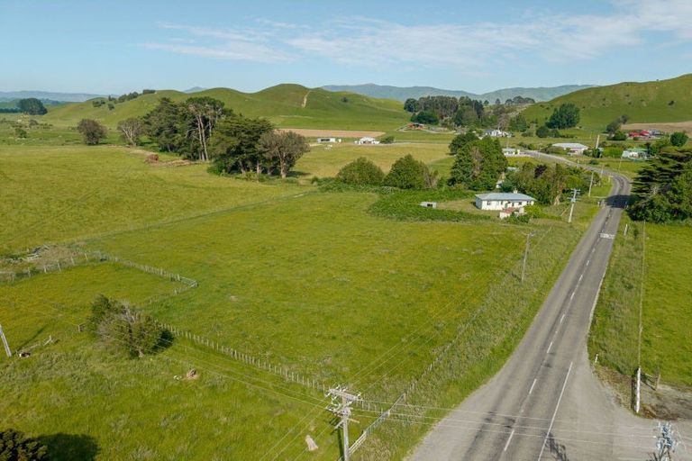 Photo of property in Mangamaire School, 205 Tutaekara Road, Pahiatua, 4987