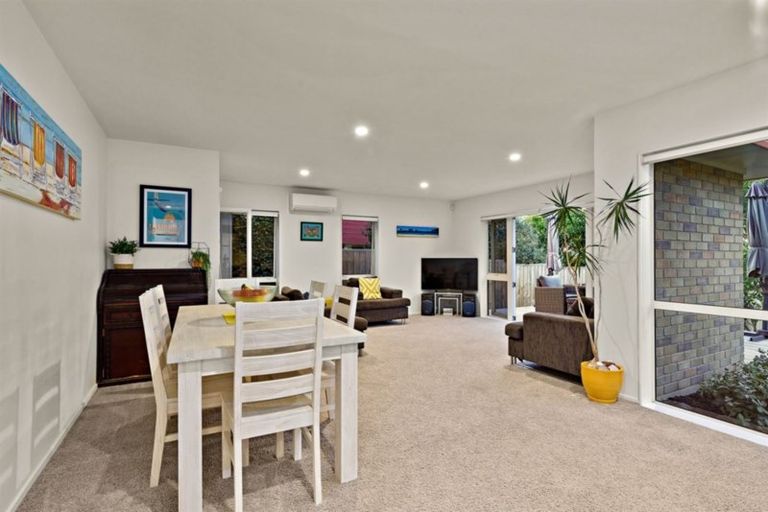 Photo of property in 1/7 Sharon Road, Waiake, Auckland, 0630