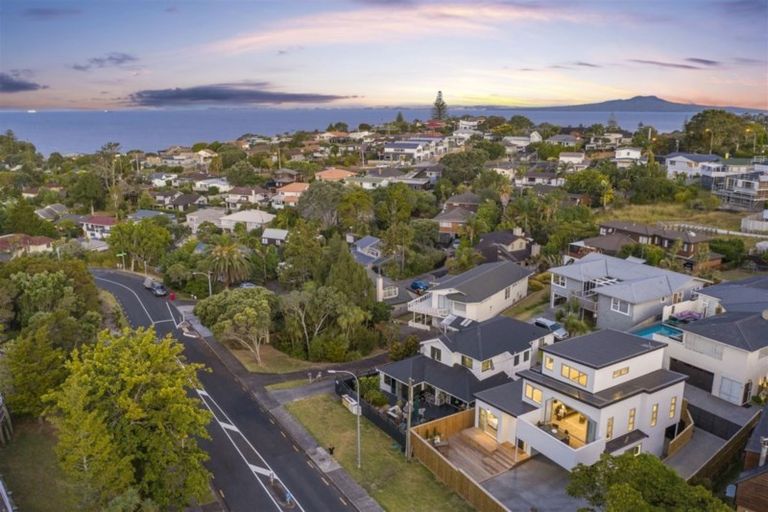 Photo of property in 9a Clematis Avenue, Murrays Bay, Auckland, 0630