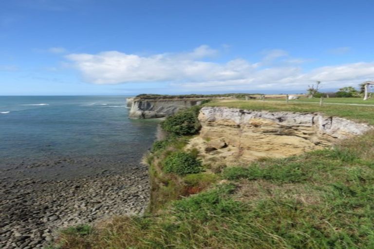 Photo of property in 20 Clifftop Lane, Cape Foulwind, 7892