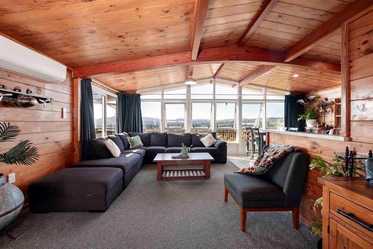 Photo of property in 25 Russell Crescent, Western Heights, Rotorua, 3015