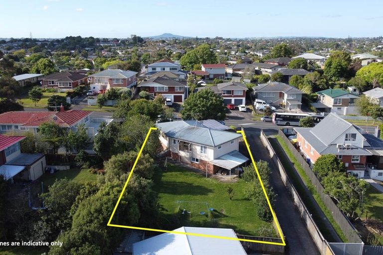 Photo of property in 127 Reeves Road, Pakuranga Heights, Auckland, 2010