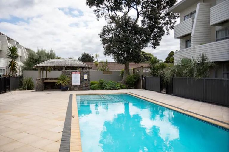 Photo of property in 5/3 Riverside Road, Orewa, 0931