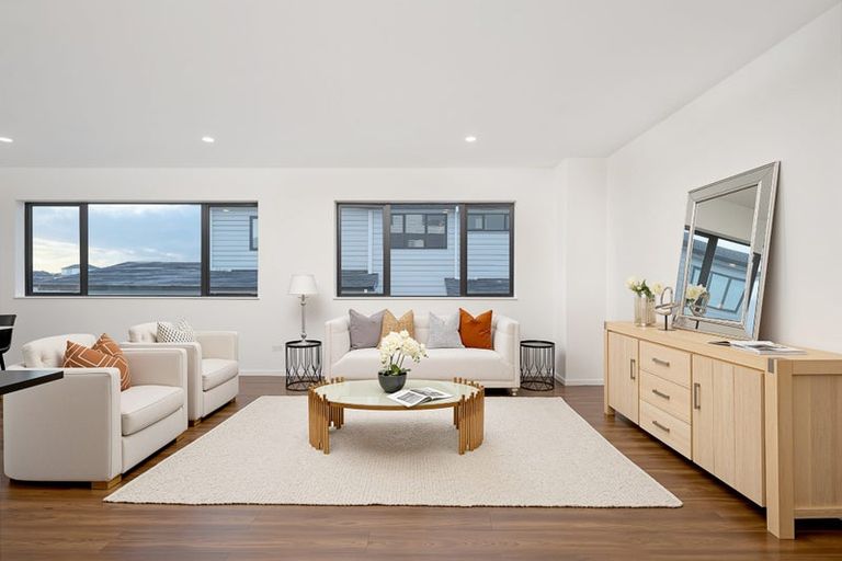 Photo of property in 32 Mcwhirters Farm Lane, Massey, Auckland, 0614