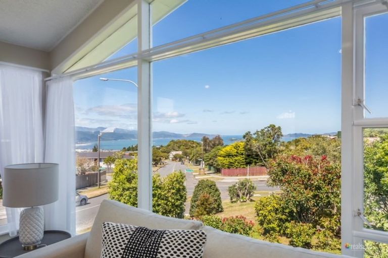 Photo of property in 225 Dowse Drive, Maungaraki, Lower Hutt, 5010