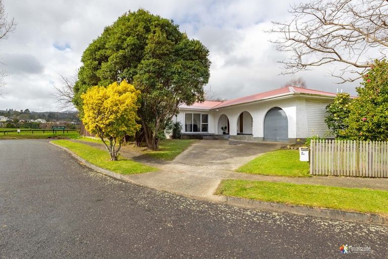 Photo of property in 10 Baltimore Crescent, Totara Park, Upper Hutt, 5018