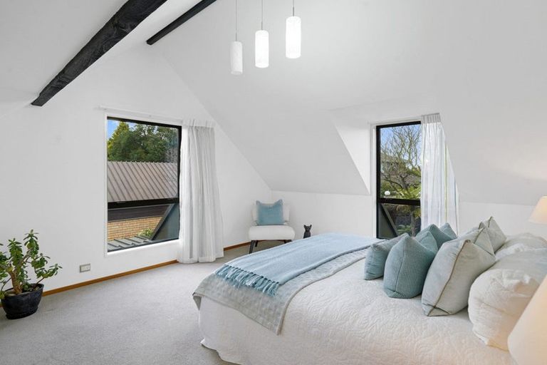 Photo of property in 10 Thurlestone Place, Burnside, Christchurch, 8053