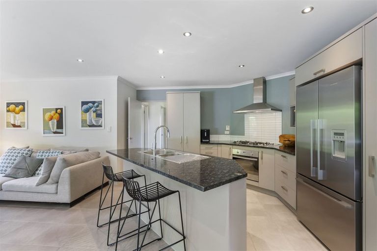 Photo of property in 7 Tranquility Rise, Mellons Bay, Auckland, 2014