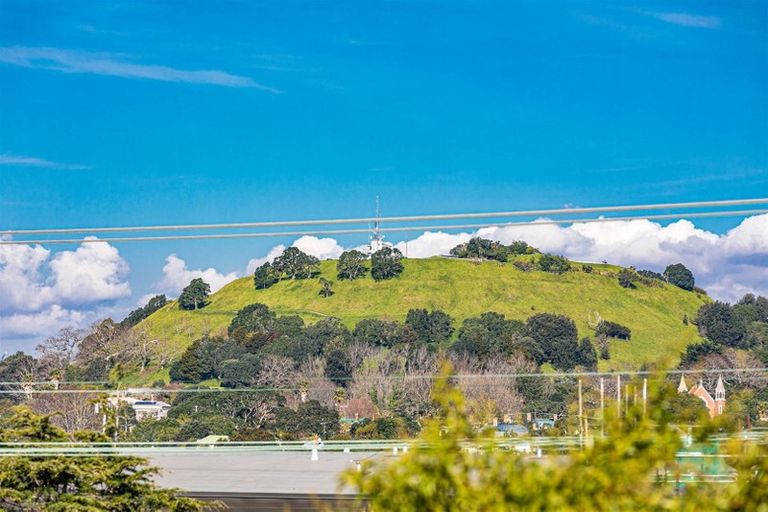 Photo of property in 18 Ngataringa Road, Devonport, Auckland, 0624