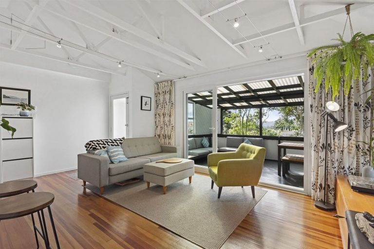 Photo of property in 52 Kia Ora Road, Beach Haven, Auckland, 0626