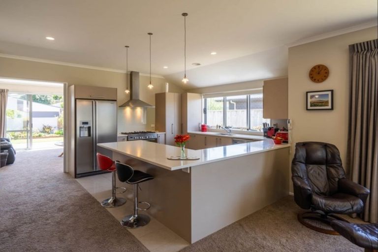 Photo of property in 4 Petrel Close, Paraparaumu Beach, Paraparaumu, 5032