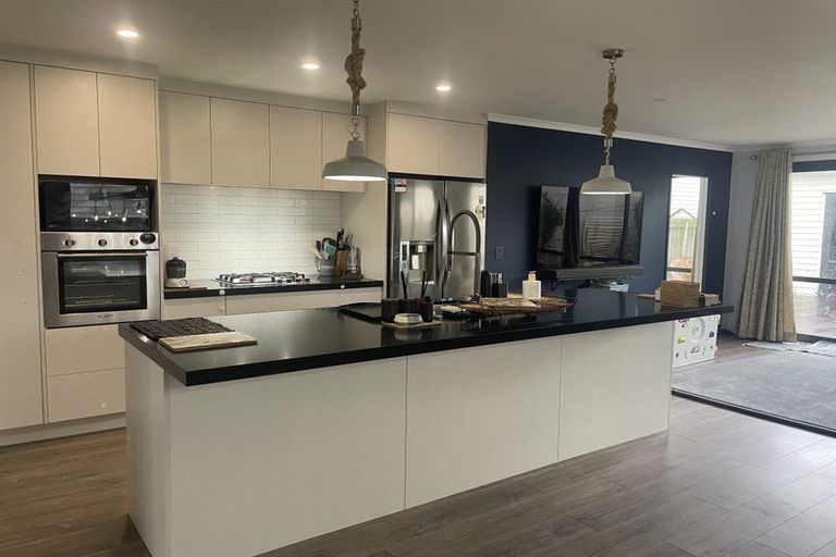 Photo of property in 10 Hopuni Way, Takanini, 2112