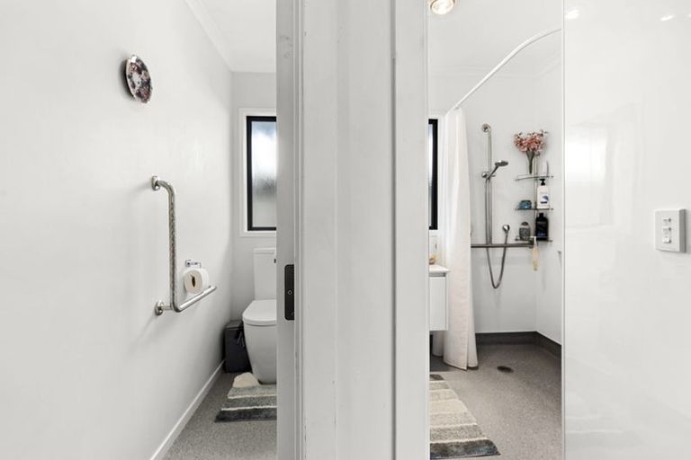 Photo of property in 11 Leon Place, Waitara, 4320