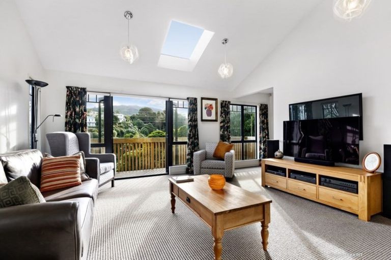 Photo of property in 23 Creswick Terrace, Northland, Wellington, 6012