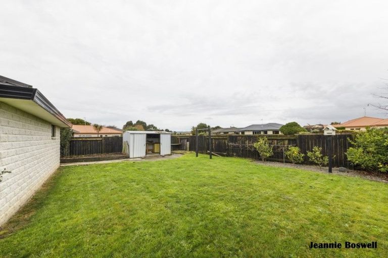 Photo of property in 20 Aspen Way, Kelvin Grove, Palmerston North, 4414