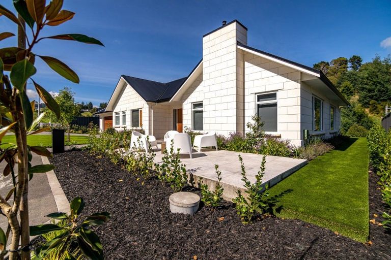 Photo of property in 16 Taruna Place, Havelock North, 4130