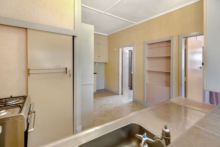 Photo of property in 2 Caius Avenue, Gonville, Whanganui, 4501