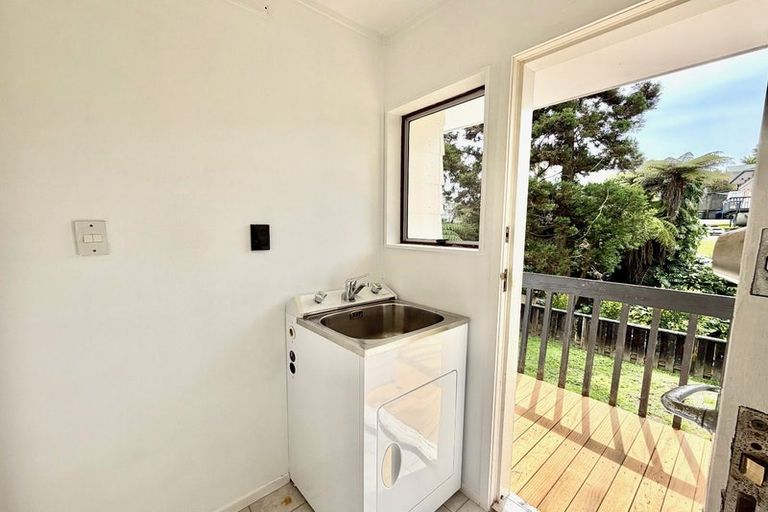 Photo of property in 2/10 Halder Place, Torbay, Auckland, 0632