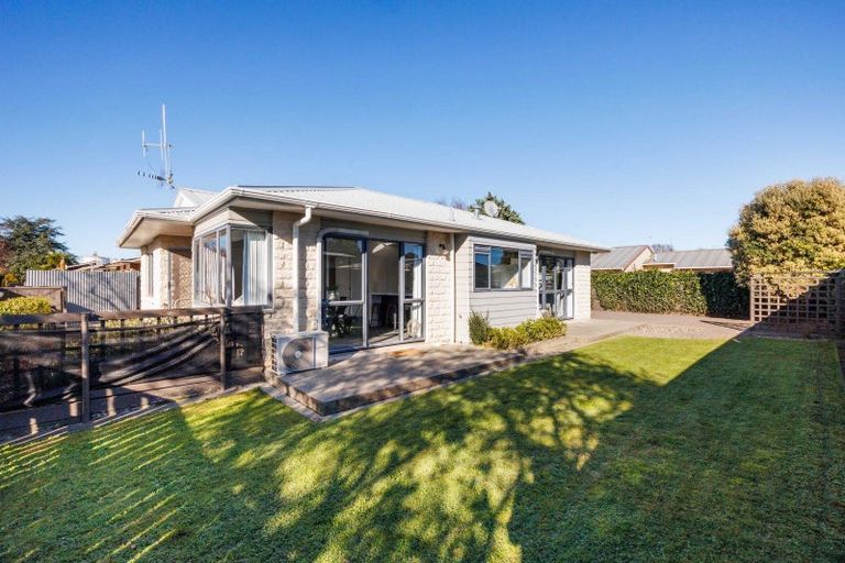 Photo of property in 2 Pinedale Parade, Milson, Palmerston North, 4414
