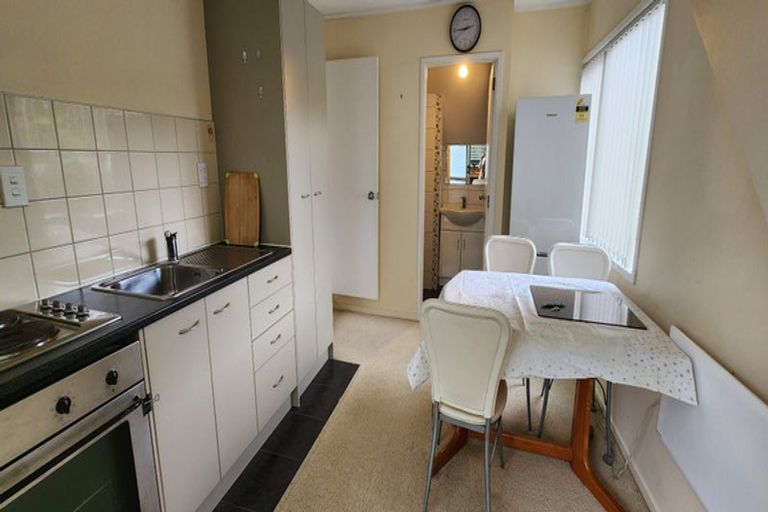 Photo of property in 11 Cobblestone Lane, Hillcrest, Auckland, 0627