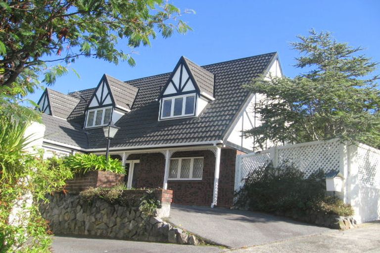 Photo of property in 32 Stanhope Grove, Korokoro, Lower Hutt, 5012