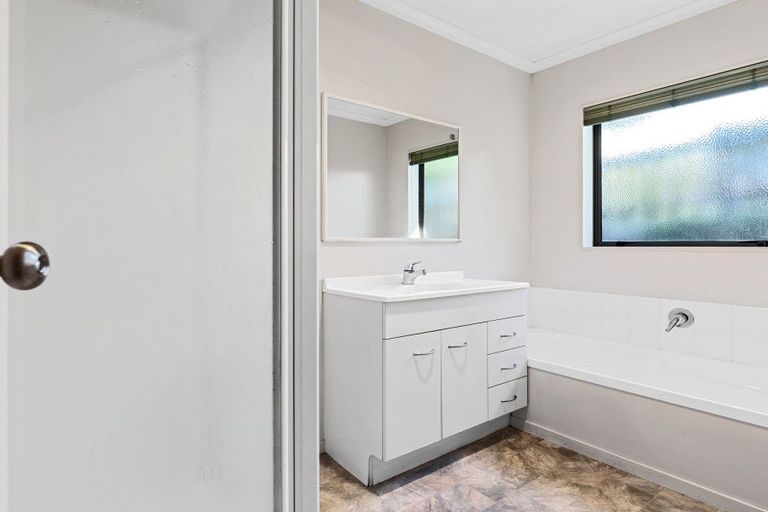 Photo of property in 12 Dowman Place, Te Puke, 3119