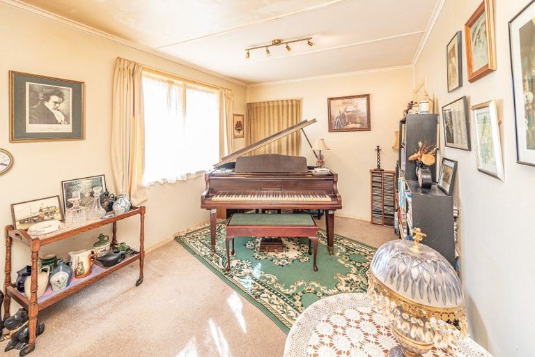 Photo of property in 23 Gloag Street, Waverley, 4510