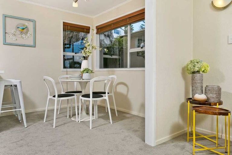Photo of property in 2/12 Datura Place, Sunnynook, Auckland, 0620